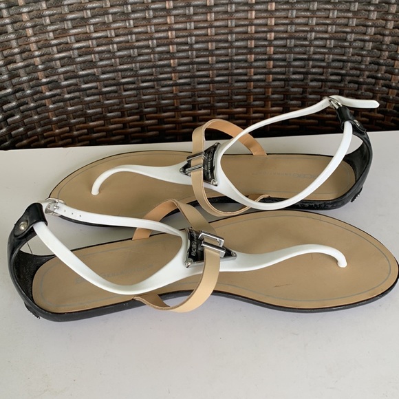 BCBGeneration Flat 0 to 1/2" Women's Sandals & Flip Flops - Picture 6 of 16
